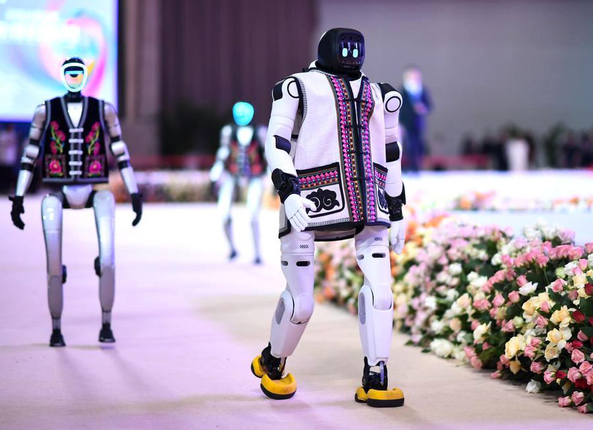 Yunnan’da Moda Haftası Renkli Anlara Sahne Oldu